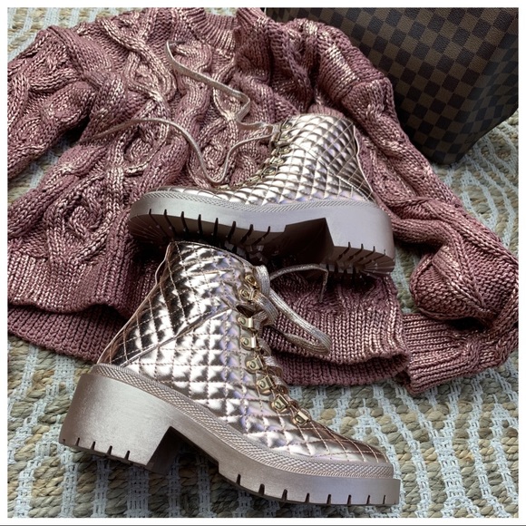 hP] CAPE ROBBIN ROSE GOLD CHUNK QUILT LACE UP BO - Picture 4 of 10